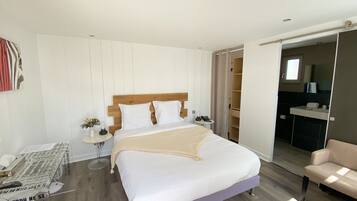 Tweepersoonskamer (Marengo) | Een bureau, geluiddichte muren, een strijkplank/strijkijzer, gratis wifi