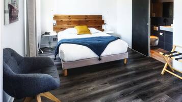Superior Double Room | Desk, soundproofing, iron/ironing board, free cribs/infant beds