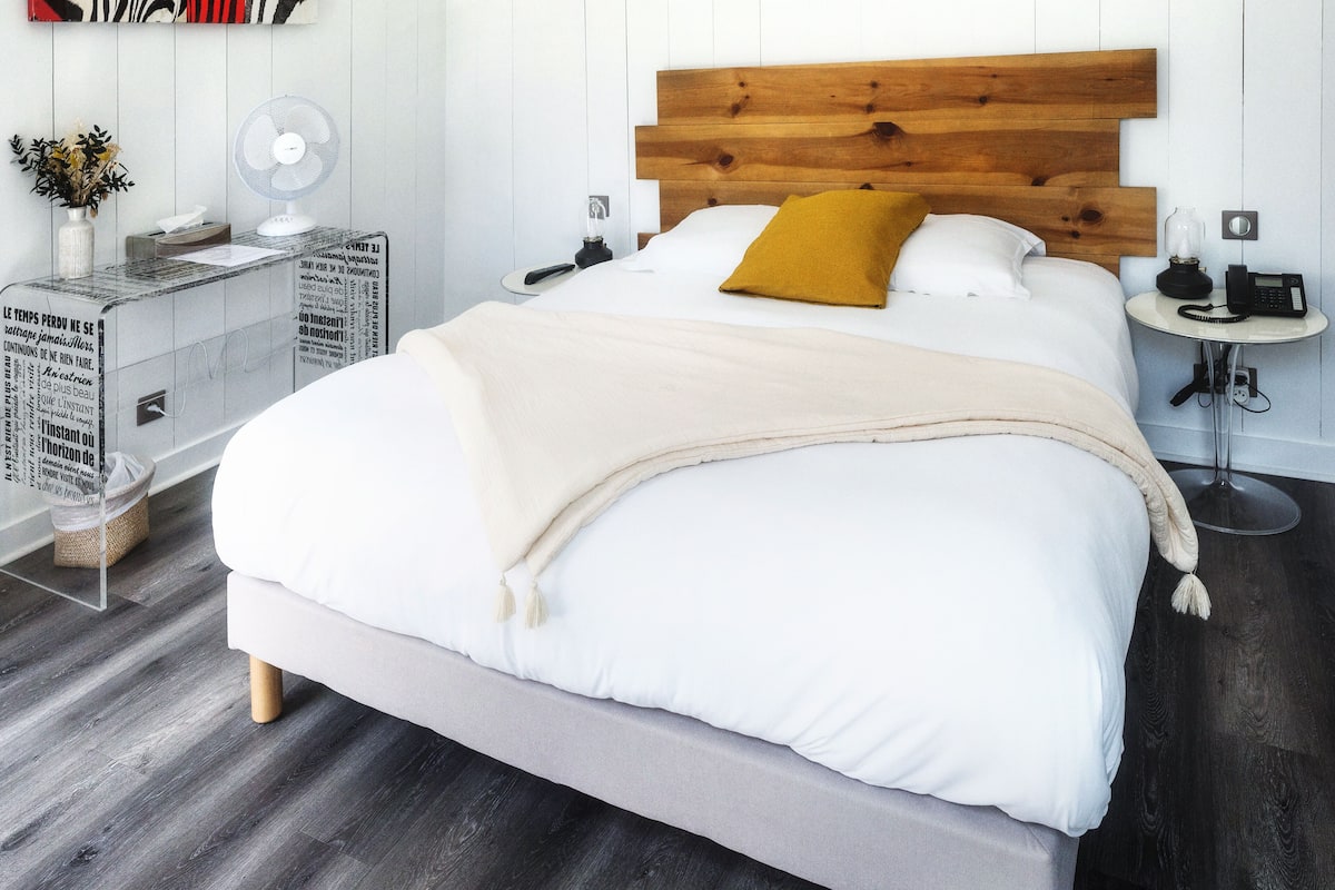 standard double room | desk, soundproofing, iron/ironing board, free cots/infant beds