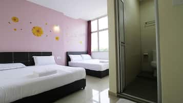 Deluxe Room, 2 Katil Ratu (Queen) | Meja, seterika/papan seterika, Wi-fi percuma