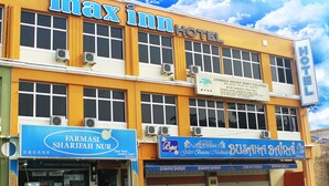 A hotel named 'Max Inn Hotel' with multiple signs and advertisements. - Max Inn Suite Hotel (Batu Pahat)
