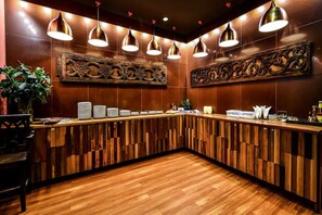 朝食 (ビュッフェ)、毎日提供 (有料)