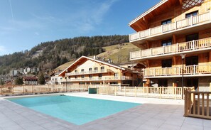Piscine extérieure (ouverte en saison)