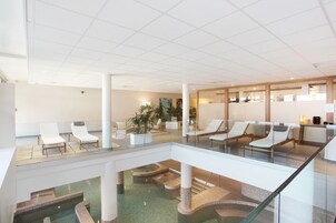 Sauna, steam room, 8 treatment rooms