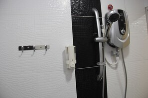 Standard Queen | Dusj på badet