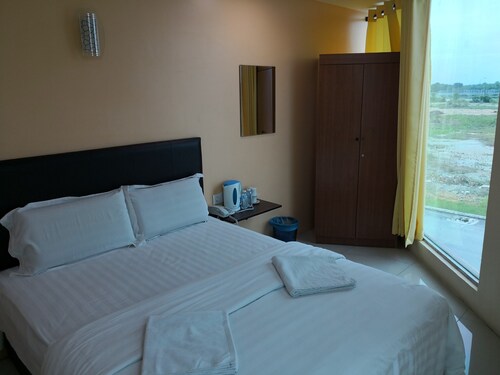 Royale City Hotel