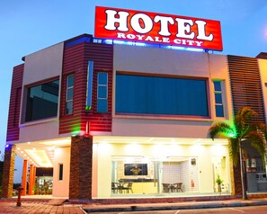 Front of property - evening/night - Royale City Hotel (Sepang)