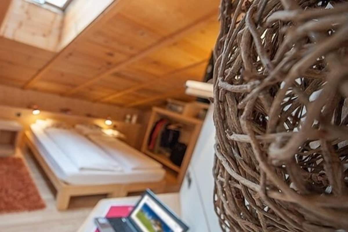 Caja de seguridad en la habitación, escritorio y insonorización