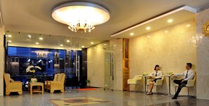 Lobby sitting area - Full House Hotel (Nha Trang)