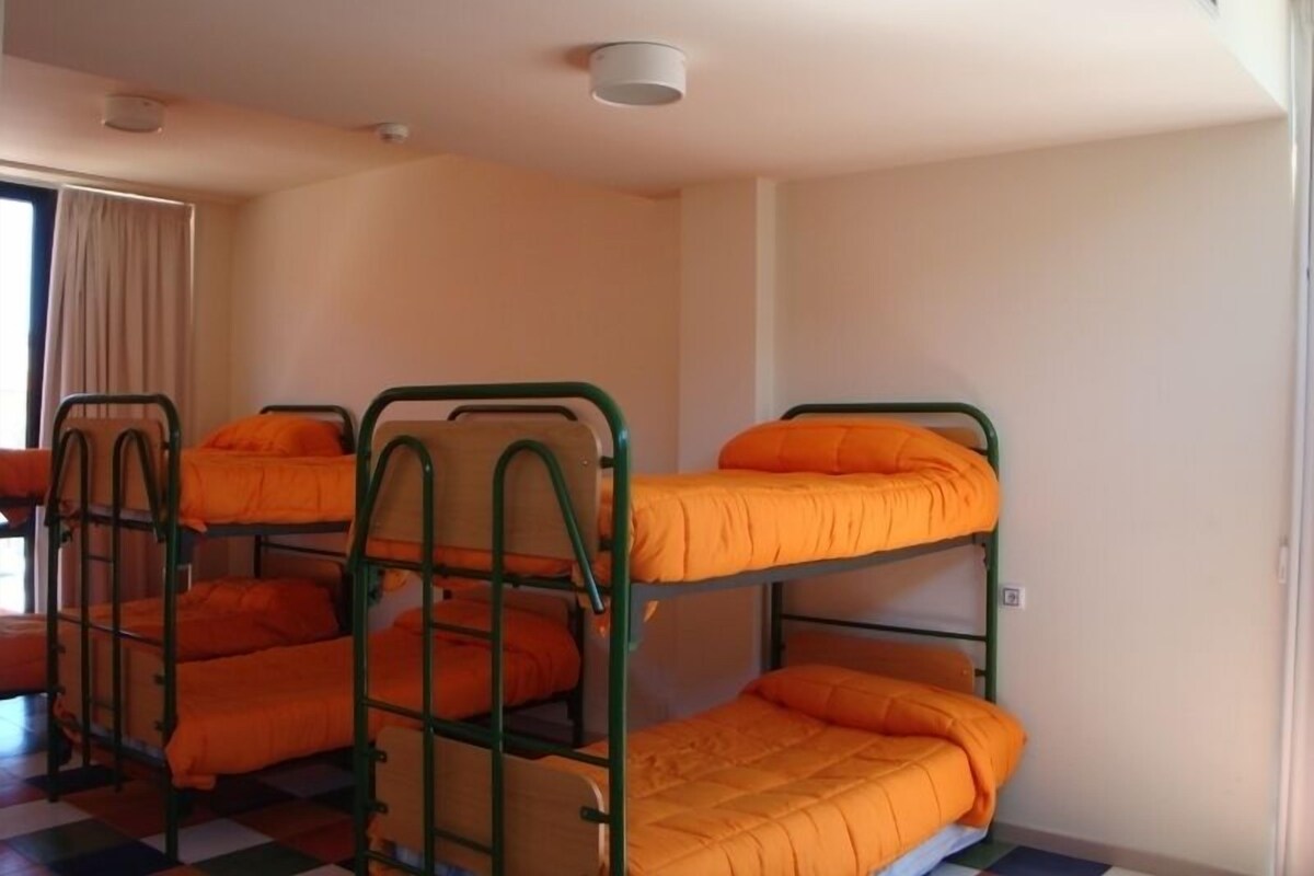 Phòng tập thể, phòng tắm dùng chung (5 bunk beds) | Màn/rèm cản sáng, giường gấp/giường phụ (phụ phí) 