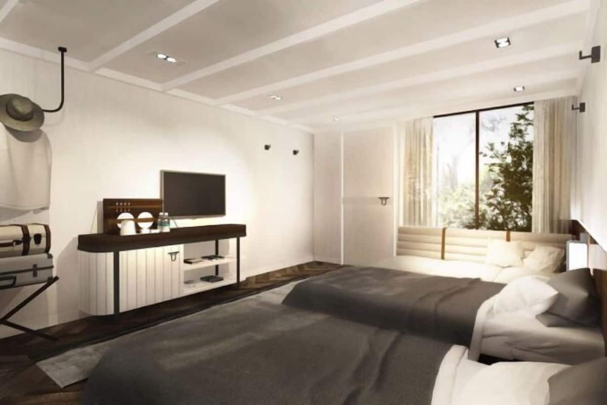 Minibar, caja de seguridad en la habitación y escritorio
