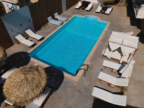 Außenpool, Liegestühle