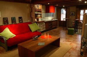32-inch flat-screen TV with digital channels, TV - Villa Don Juan II (Segovia)