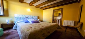 Apartamento, 2 quartos, suíte, vista para o jardim (Melocotón) | Individualmente decorados, individualmente mobiliados, escrivaninha