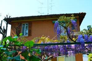 Front of property - Il Giardino nel Parco R&B (Bologna)