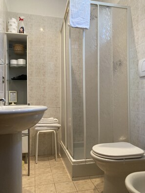 Suite, Private Bathroom, Garden View | Bathroom