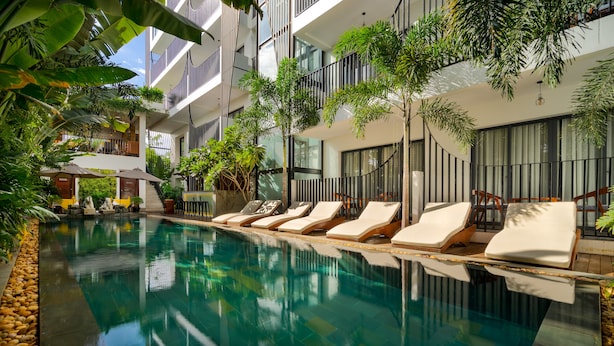 Outdoor pool - The Thirdfold Residence (Siem Reap)