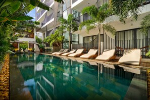 Outdoor pool, open 8 AM to 10 PM, pool umbrellas, sun loungers - The Thirdfold Residence (Siem Reap)