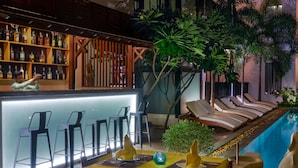 Poolside bar - The Thirdfold Residence (Siem Reap)