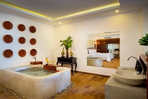 Bañera y ducha independientes, bañera profunda