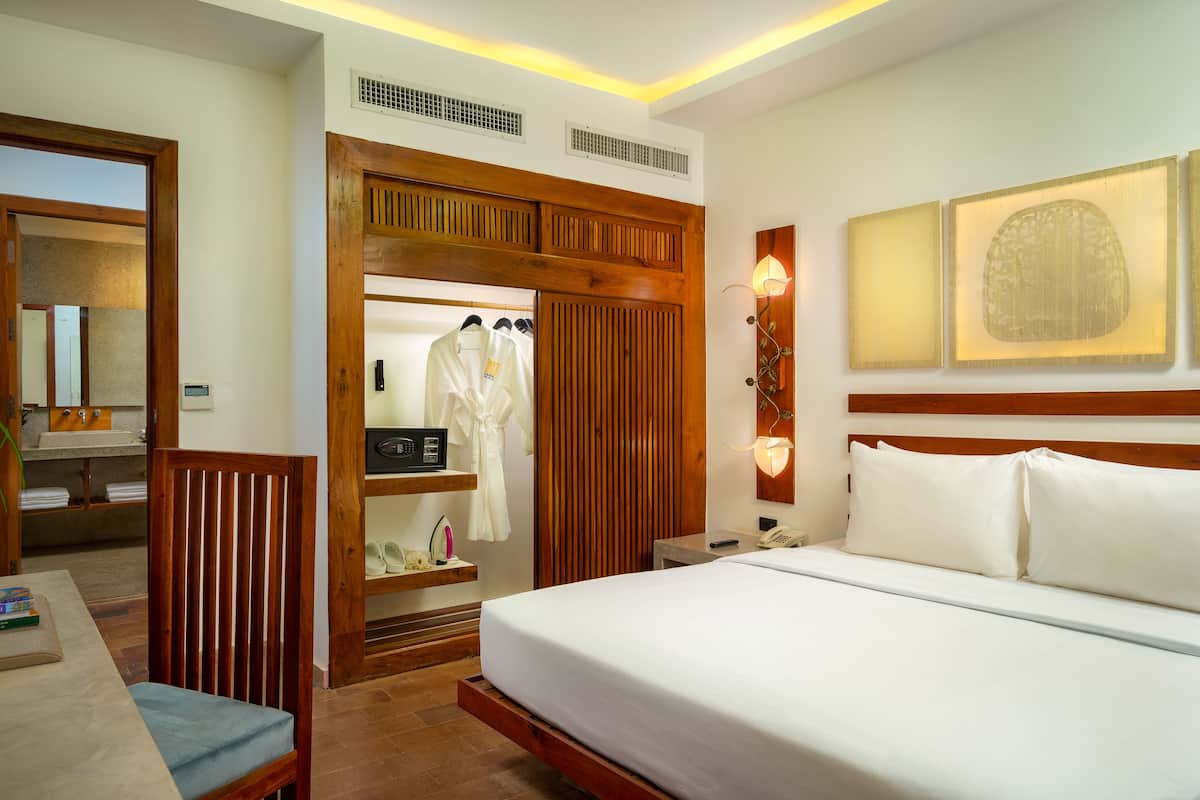 Family Suite | Premium bedding, minibar, in-room safe, individually decorated