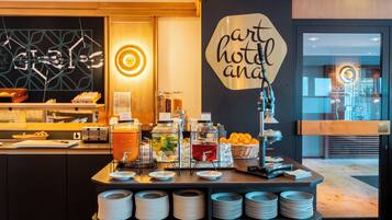 TĂ€gliches FrĂŒhstĂŒcksbuffet (19.5 EUR pro Person)