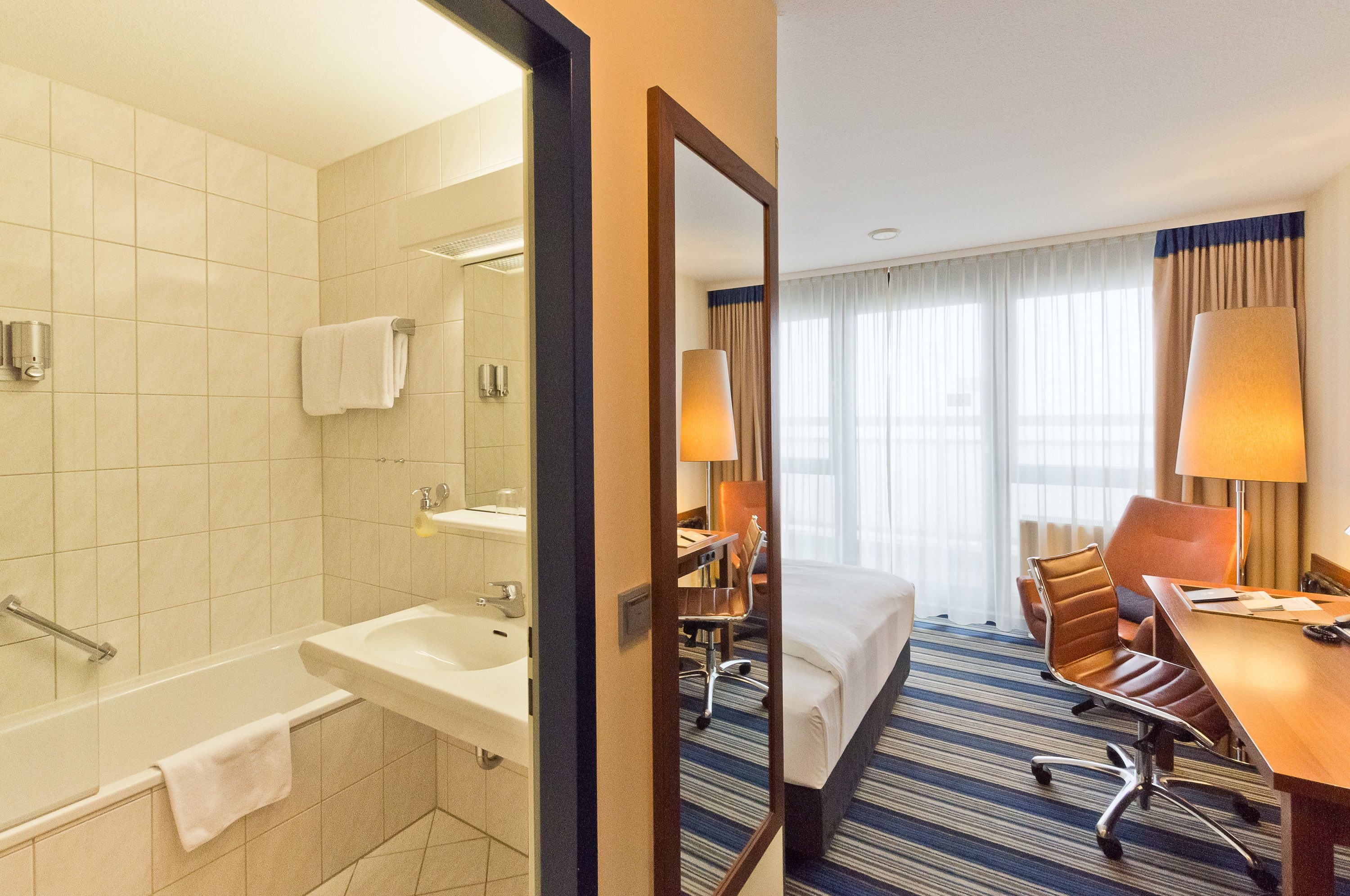 superior single room | minibar, in-room safe, desk, laptop workspace