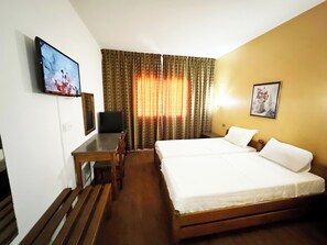 20 chambres, literie de qualité, coffre-fort, bureau