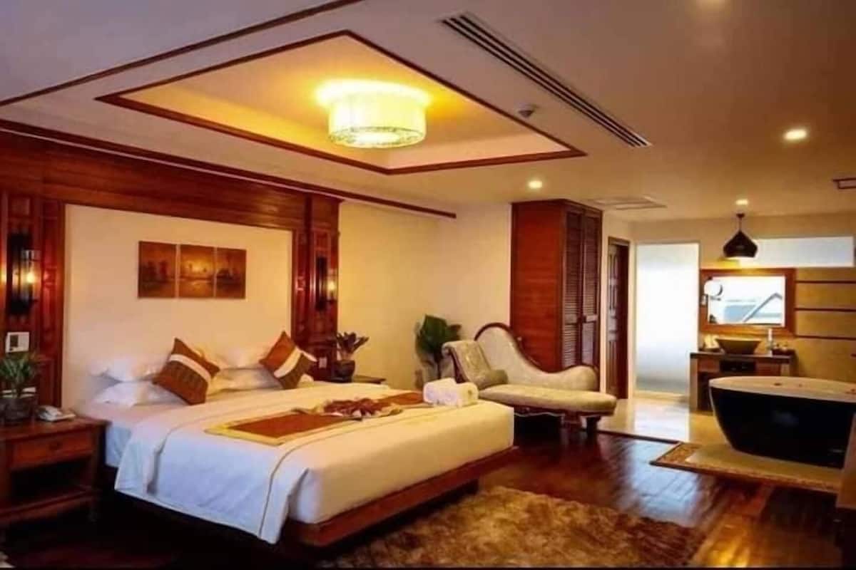 Bar mini, peti besi dalam bilik, meja, ruang kerja komputer riba 