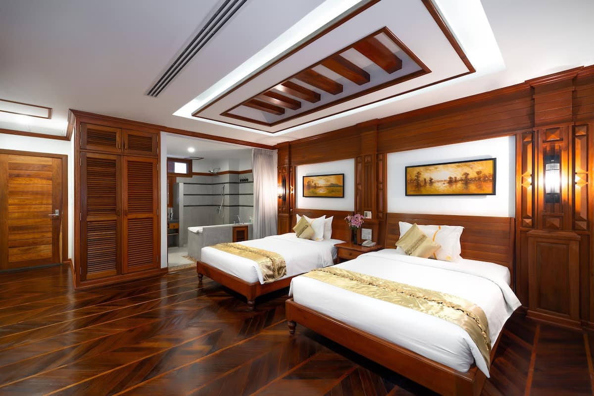 Deluxe Twin Room | Bar mini, peti besi dalam bilik, meja, ruang kerja komputer riba 