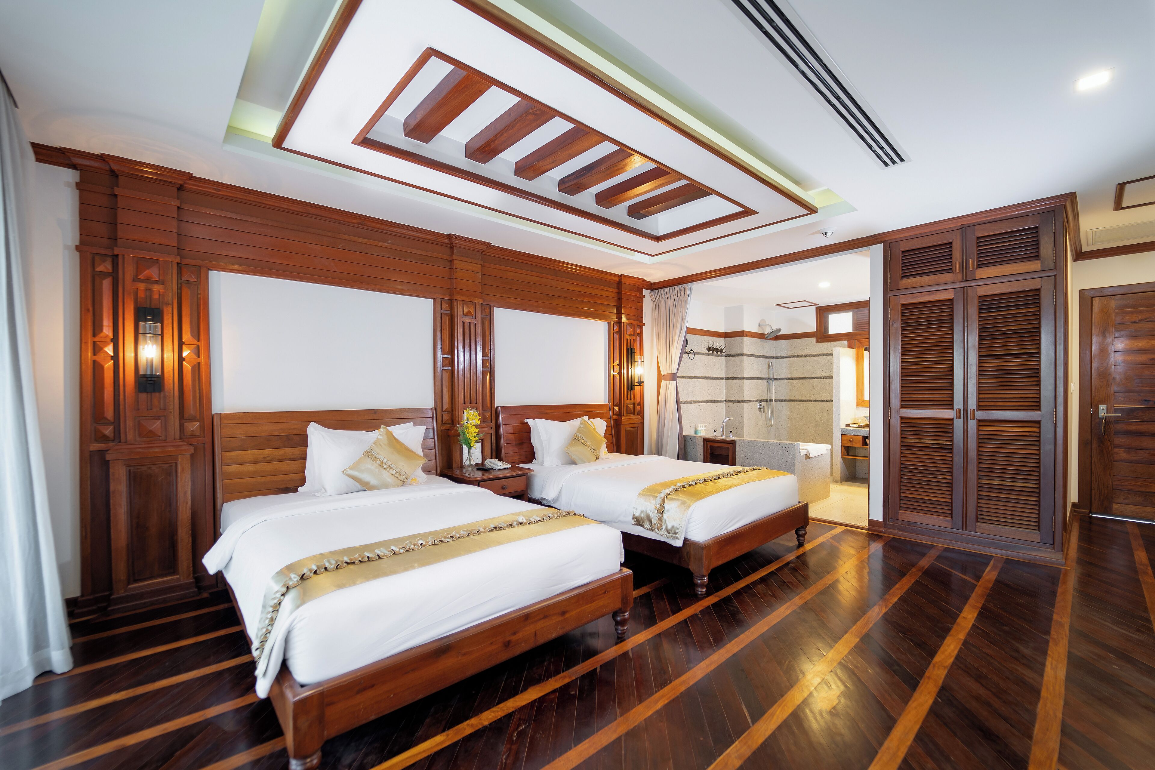 deluxe twin room | 1 bedroom, minibar, in-room safe, desk