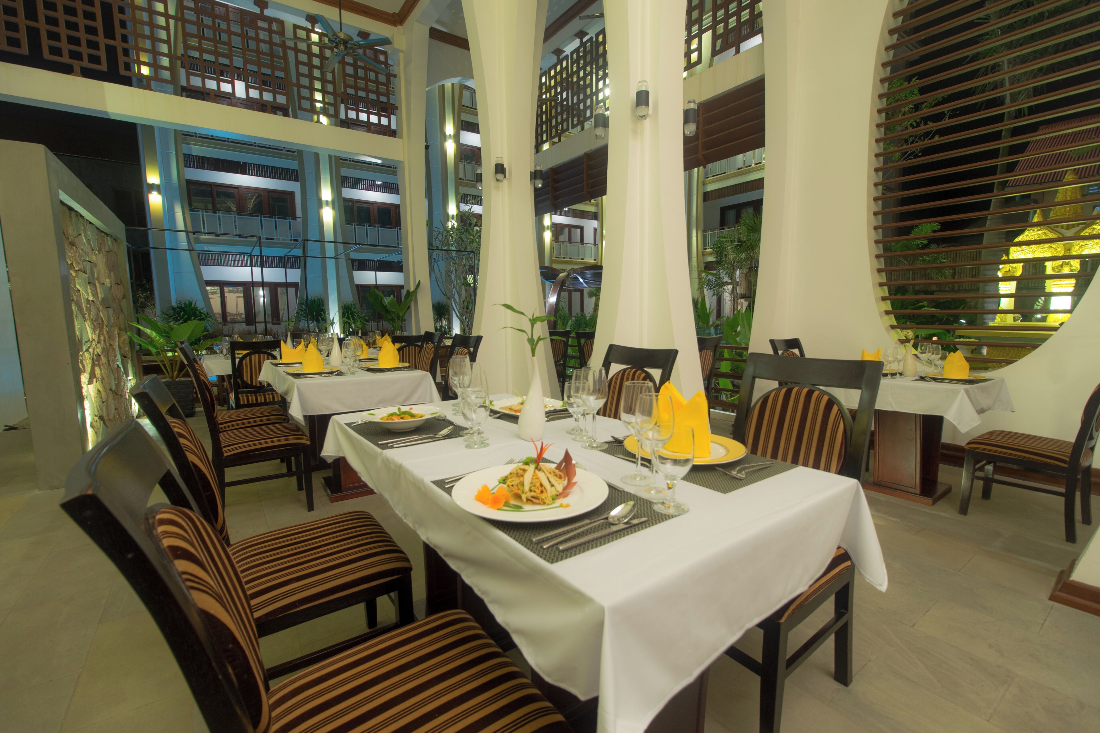 breakfast, lunch, dinner served; international cuisine, pool views