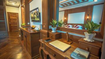 Deluxe King Room | Room amenity