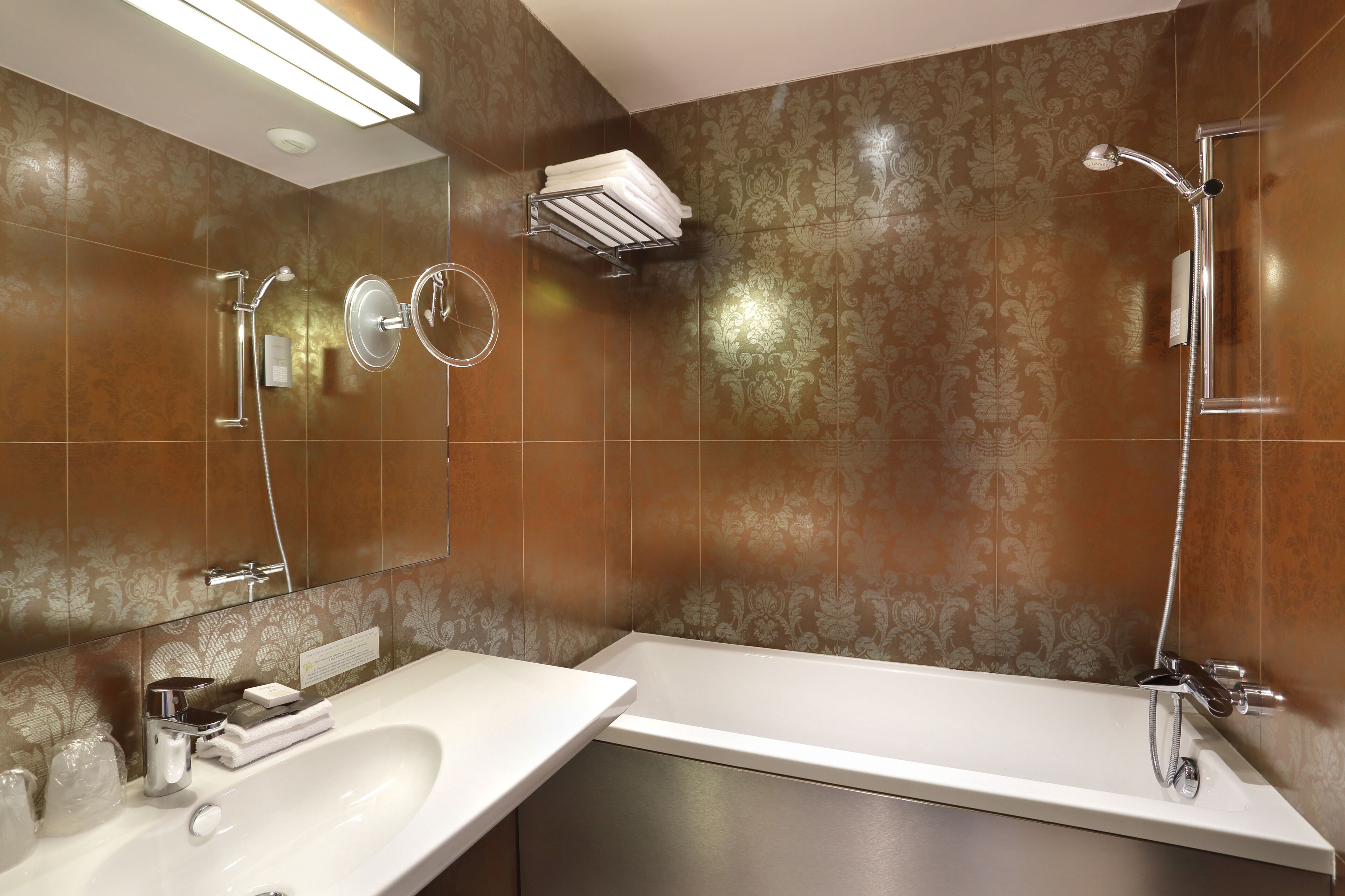 comfort double room | bathroom | hair dryer, towels, soap, shampoo