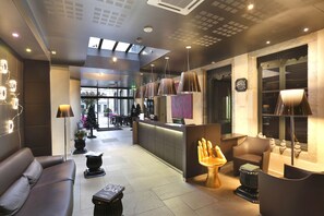 Interior entrance - Hôtel de Paris (Besancon)