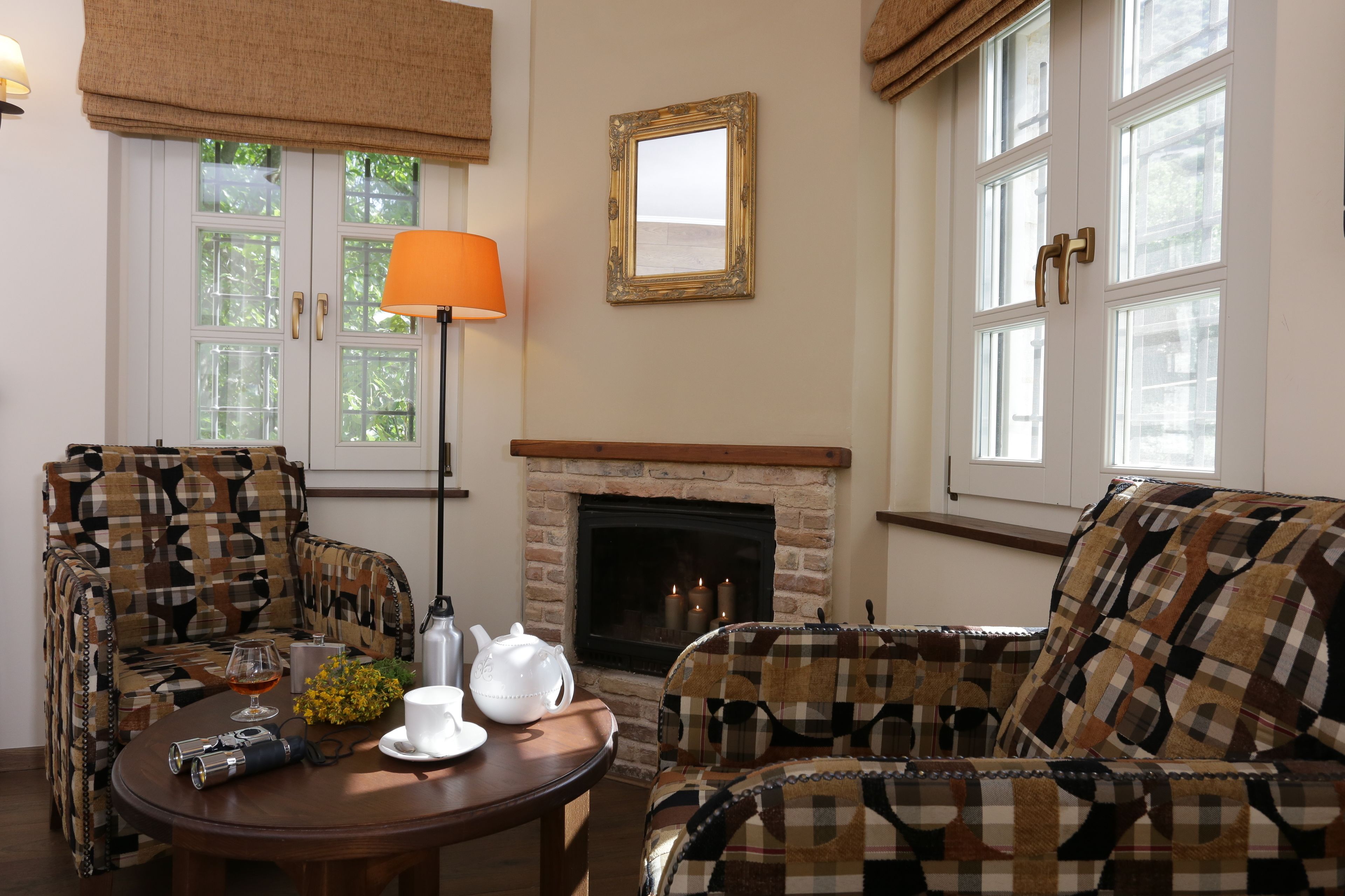 superior double room | living area | led tv