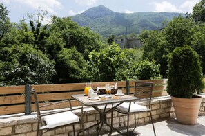 Terrace/patio - Gamila Rocks Mountain Hotel (Zagori)