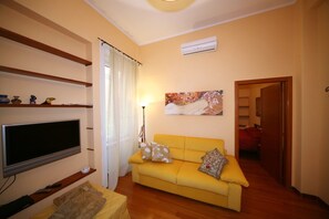 Suite familiar, 1 habitación, cocineta | Sala de estar