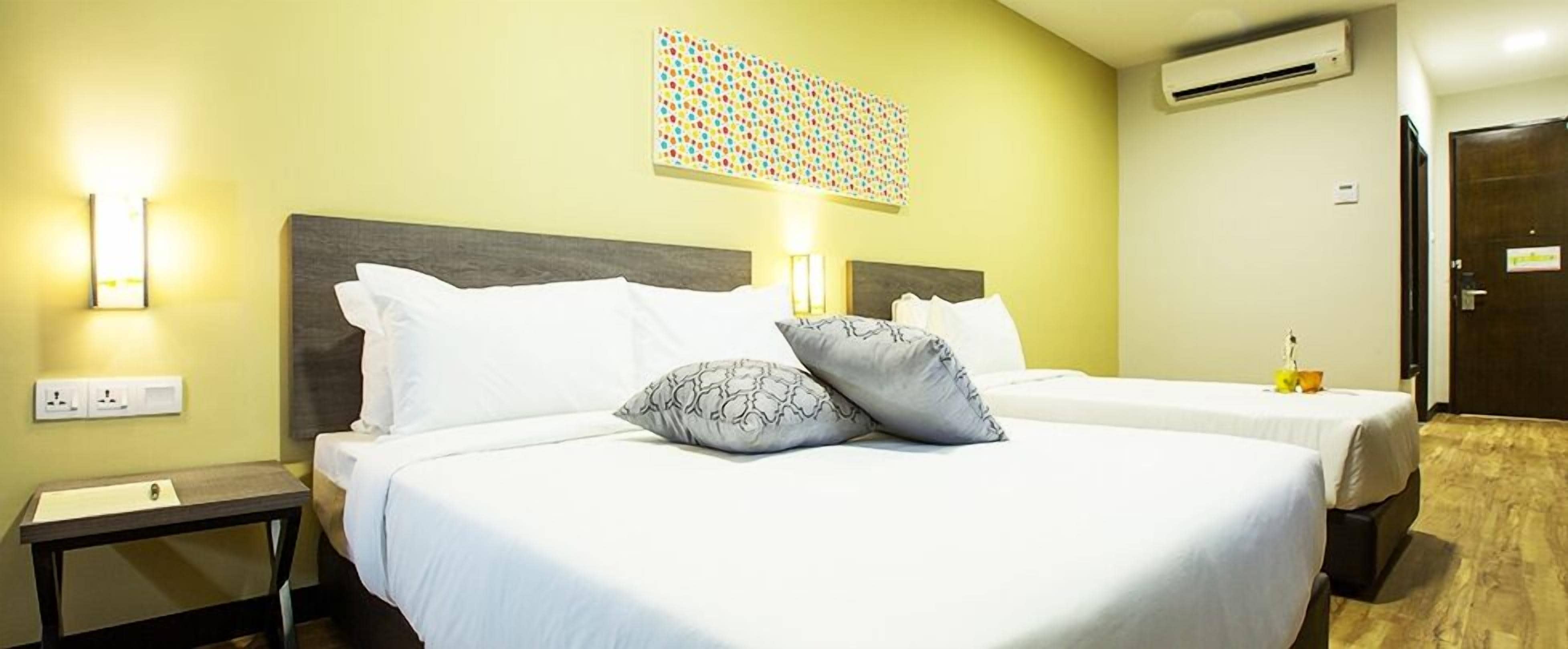 family deluxe | desk, soundproofing, free cots/infant beds, free wifi