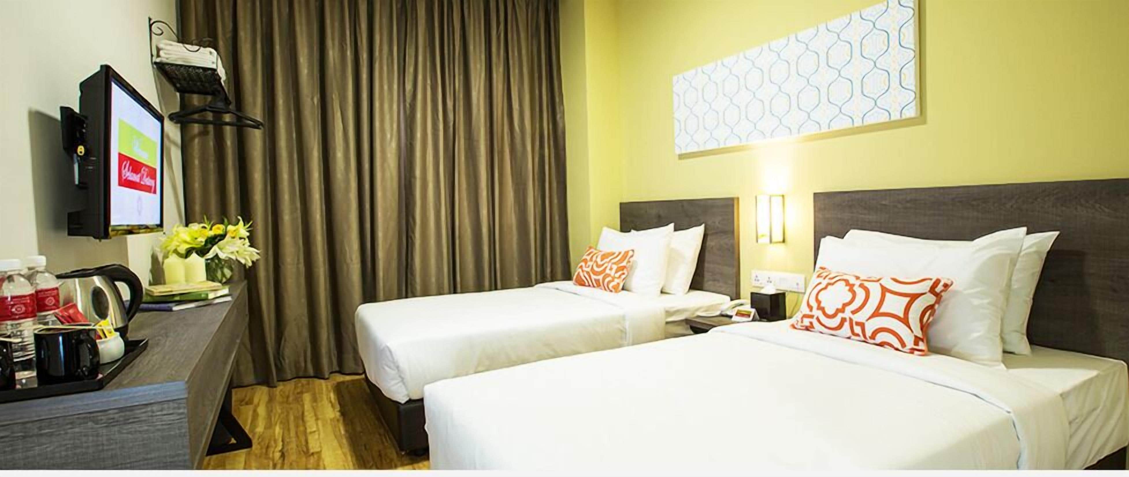 deluxe twin | desk, soundproofing, free cots/infant beds, free wifi