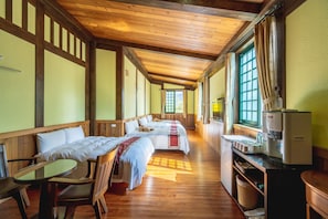 Standard Family Room | Blackout drapes, free WiFi, bed sheets - Sheepman Villa (Ren'ai)