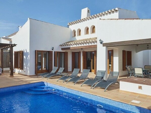 Villa, baño en la habitación, vista a la alberca | Exterior