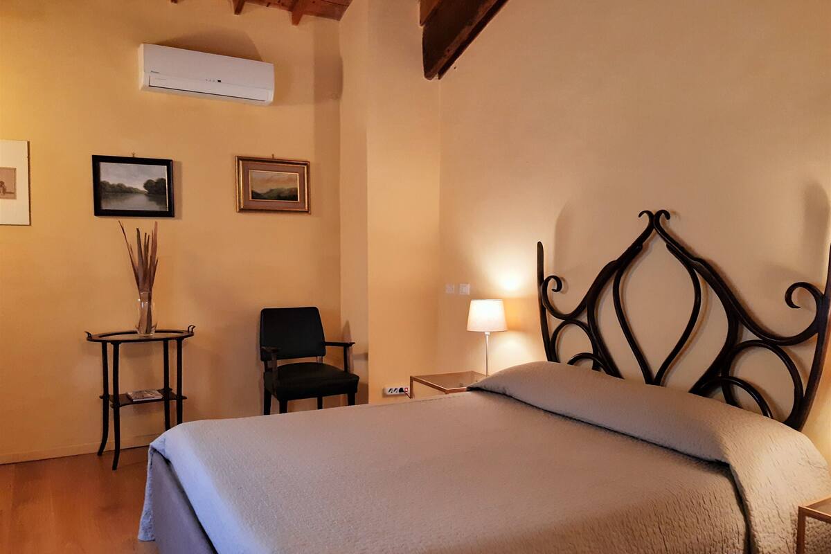 Deluxe Double Room (Santi) | Premium bedding, minibar, soundproofing, cots/infant beds