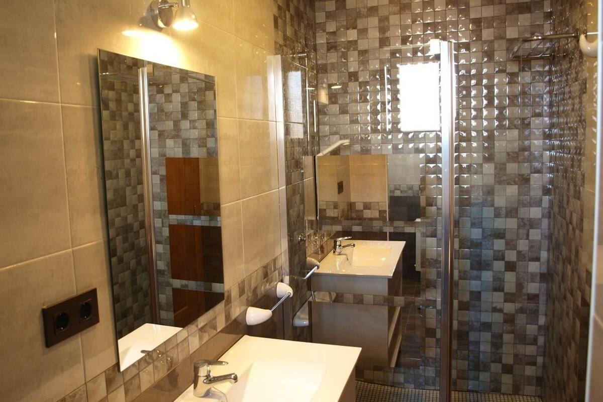 double room | bathroom | free toiletries, hair dryer, towels