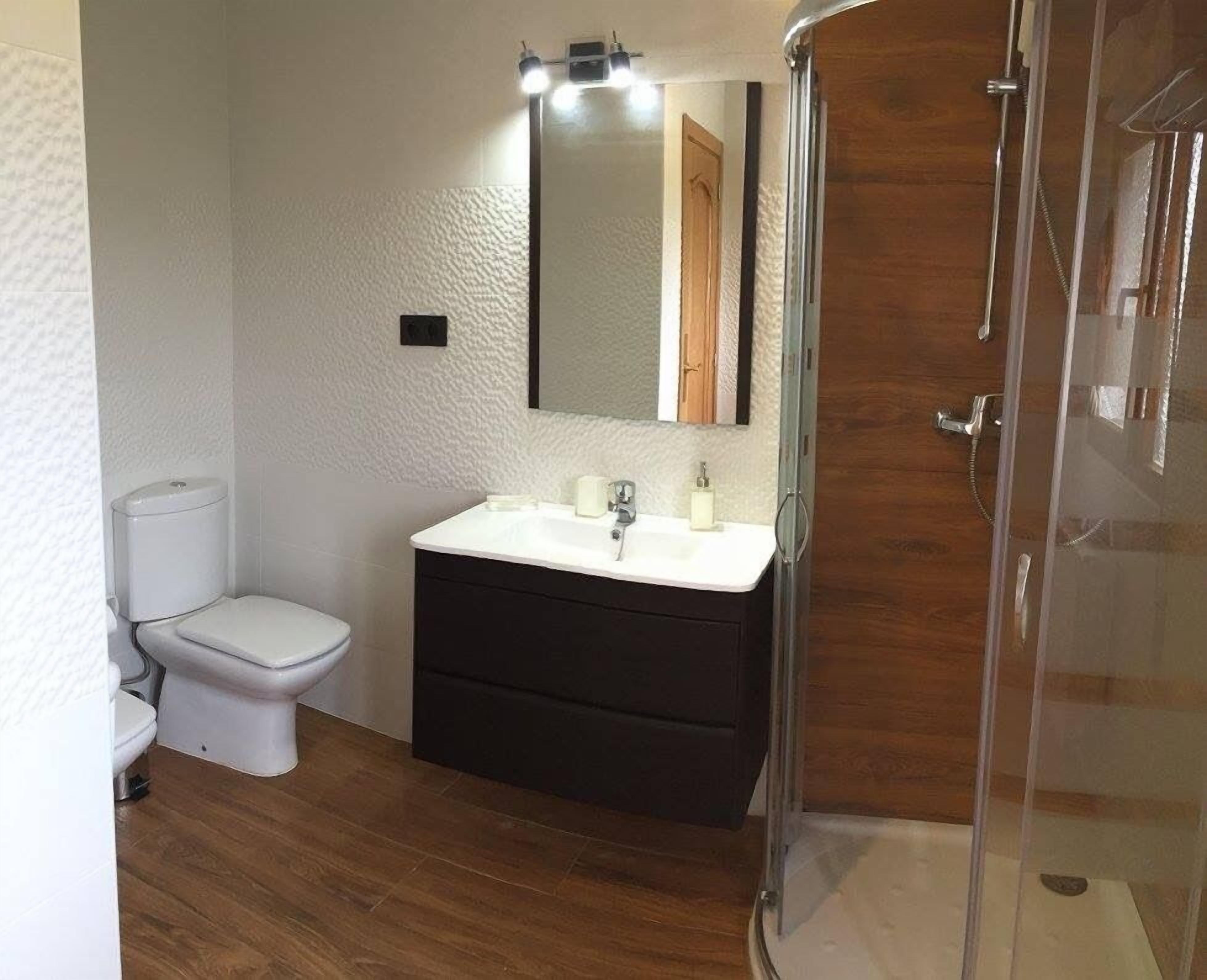 superior double room | bathroom | free toiletries, hair dryer, towels