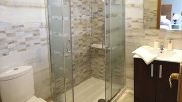 Double Room | Bathroom | Free toiletries, hair dryer, towels