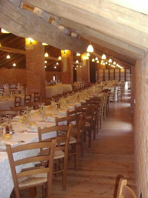 Dinner served, local cuisine - Agriturismo La Corte dei Semplici (Bordolano)