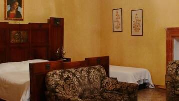 Cribs/infant beds, free WiFi