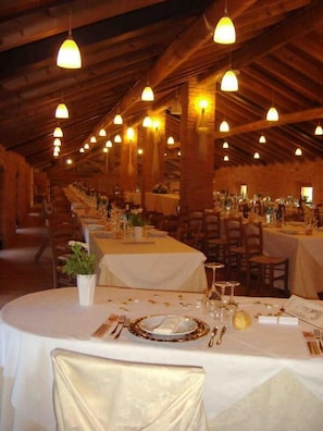 Dinner served, local cuisine - Agriturismo La Corte dei Semplici (Bordolano)