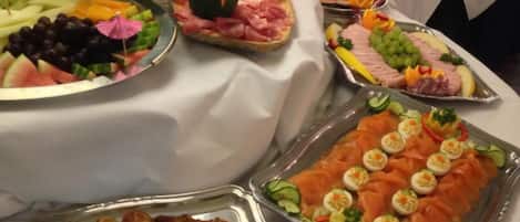 Lunch and dinner served